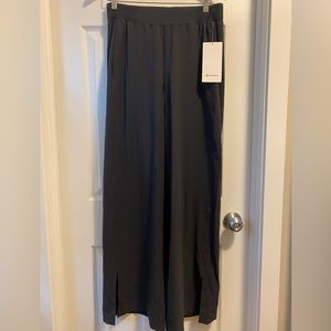 Lululemon black size medium Stretch Woven Wide-Leg High-rise Pant NWT
